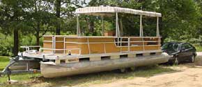 Pontoon boat